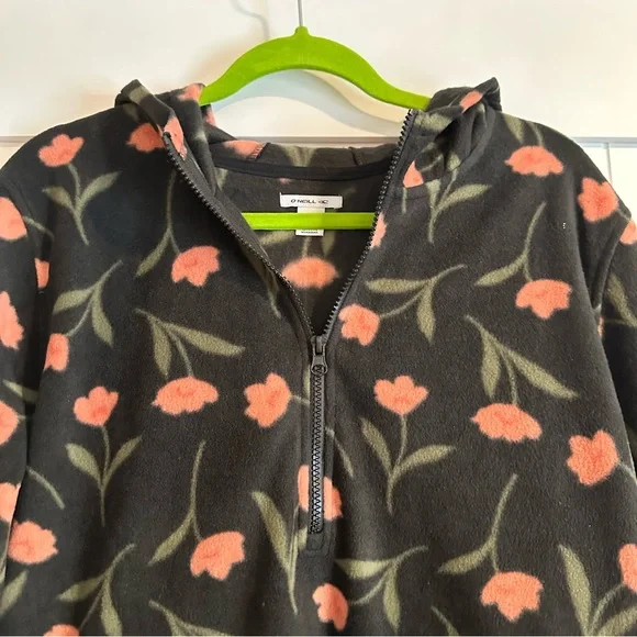 NWOT O’Neill Quarter Zip - Picture 2 of 5